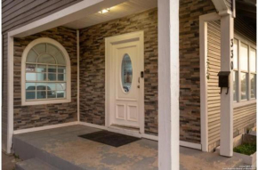 Experience Serenity in a 4BR3BA Downtown Home